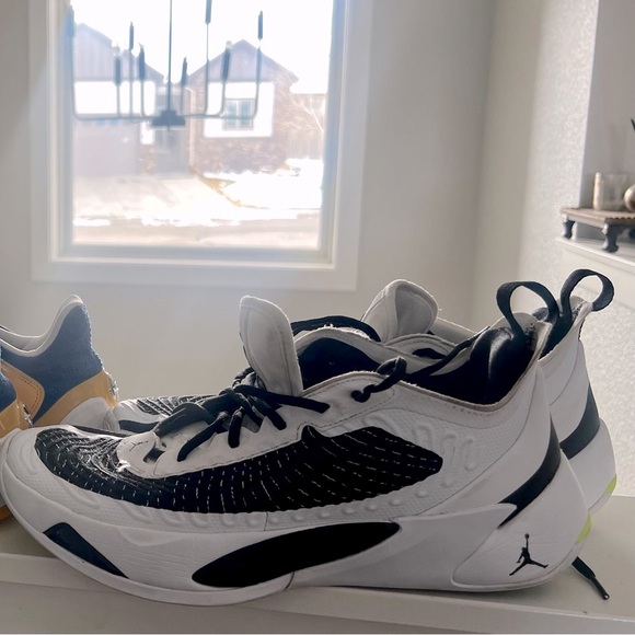 Jordan Luca 1 white/black basketball shoes - Picture 2 of 9